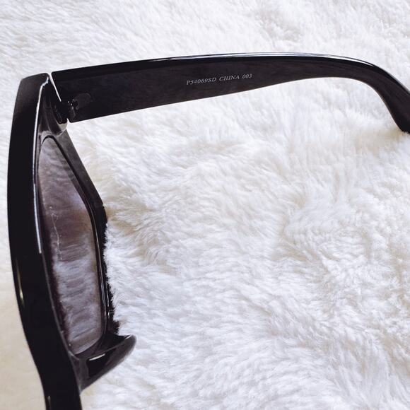 Liora Black Oversized Bold Sunglasses - Picture 6 of 13
